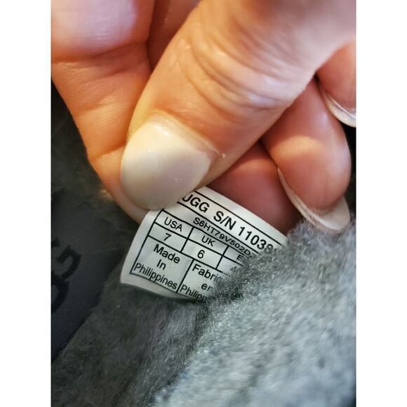 Mens Ugg slippers black with gray shearling size 7 - Picture 5 of 9